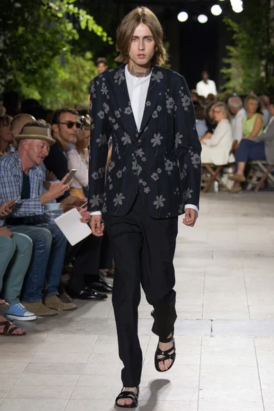 Look 37